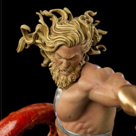 Aquaman DC Comics Deluxe Art 1/10 Scale Statue by Iron Studios